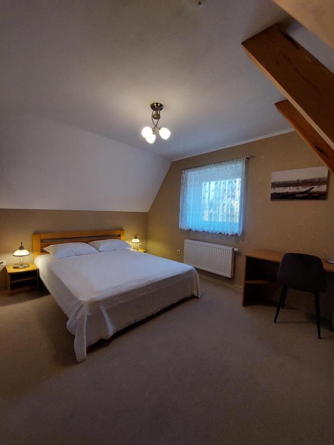 Asmonienes Sveciu Namai "Senoji Mokyklele" Hotel Smalininkai ภายนอก รูปภาพ