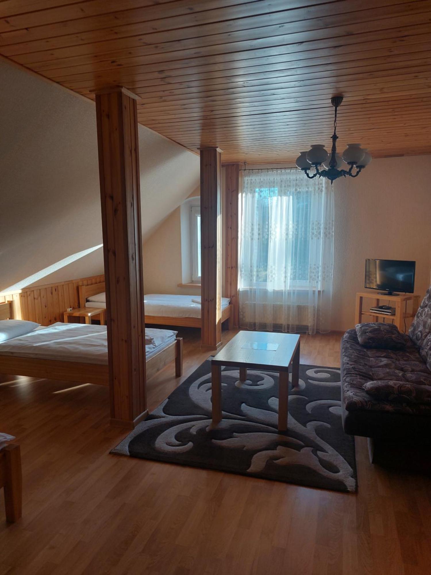 Asmonienes Sveciu Namai "Senoji Mokyklele" Hotel Smalininkai ภายนอก รูปภาพ