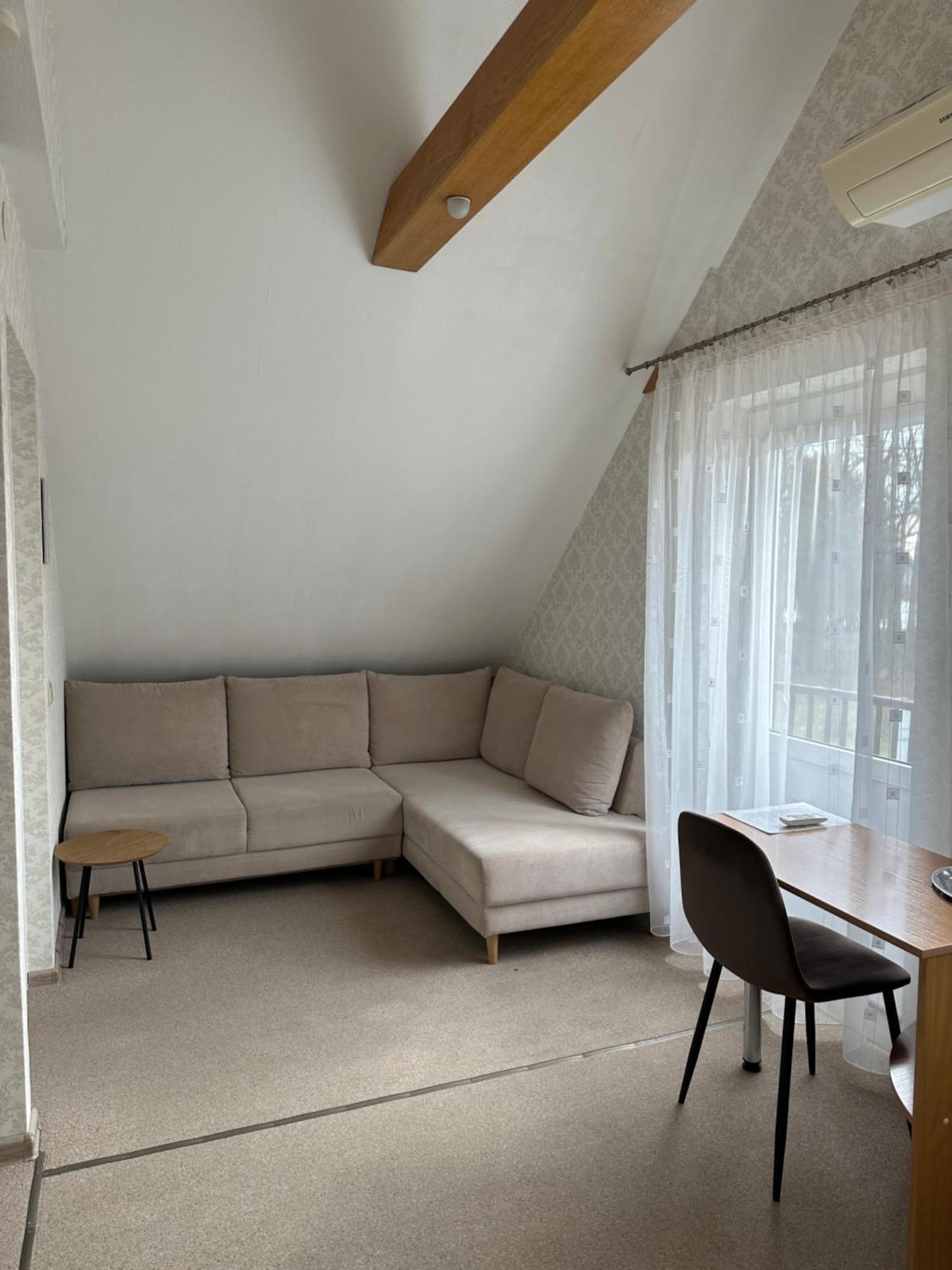 Asmonienes Sveciu Namai "Senoji Mokyklele" Hotel Smalininkai ภายนอก รูปภาพ