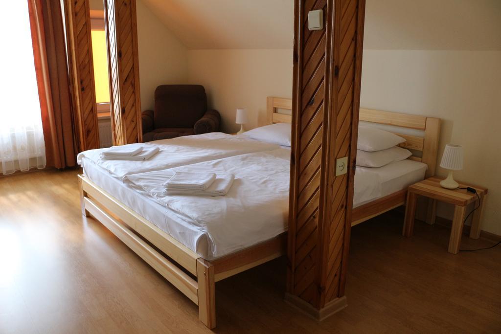 Asmonienes Sveciu Namai "Senoji Mokyklele" Hotel Smalininkai ภายนอก รูปภาพ